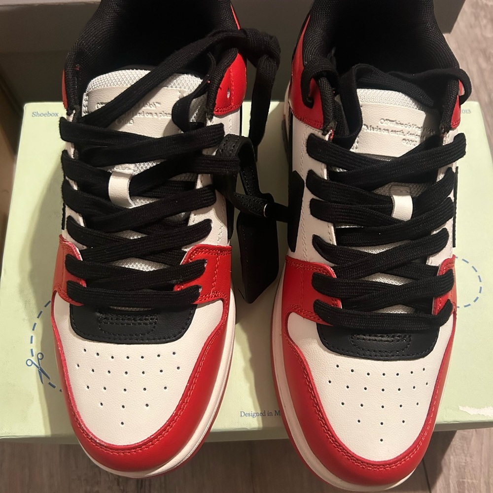 OFF-WHITE Out Of Office OOO Low Tops